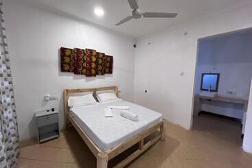 تختخواب و صبحانه New Dindini Lodge