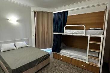 تختخواب و صبحانه Vhostel