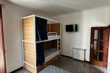 تختخواب و صبحانه Vhostel