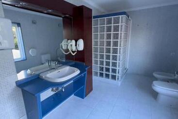 تختخواب و صبحانه Vhostel