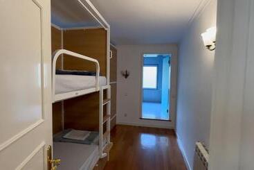 تختخواب و صبحانه Vhostel