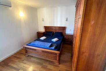 تختخواب و صبحانه Vhostel
