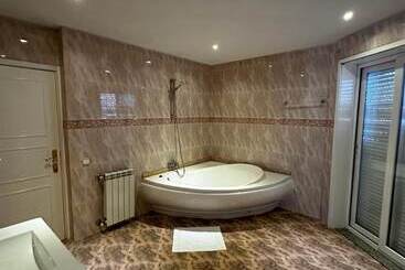 تختخواب و صبحانه Vhostel