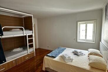 تختخواب و صبحانه Vhostel