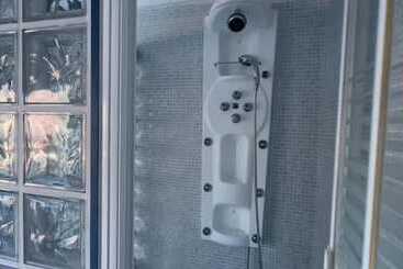 تختخواب و صبحانه Vhostel