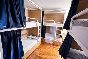 تختخواب و صبحانه Vhostel