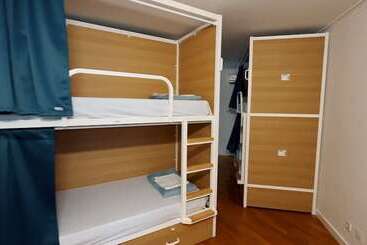 تختخواب و صبحانه Vhostel