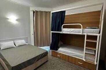 تختخواب و صبحانه Vhostel