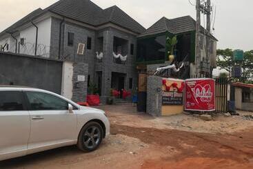 هتل Connery Homes