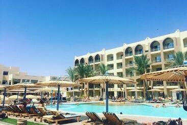 هتل Apartment At Karma Aqua Beach Resort