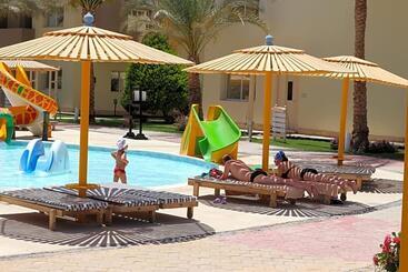 هتل Apartment At Karma Aqua Beach Resort