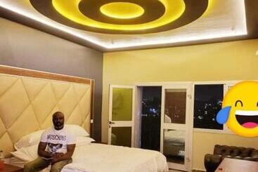 هتل Le Conrad Grand Luxury