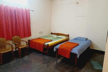 پانسیون Mahadevi Guest House