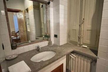 پانسیون Rooms Casa San Bernardino Lucca Historic Center Estateguard Group