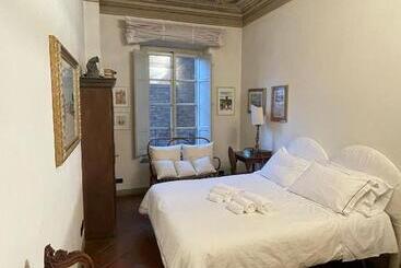 پانسیون Rooms   Casa San Bernardino   Lucca Historic Center Estateguard Group