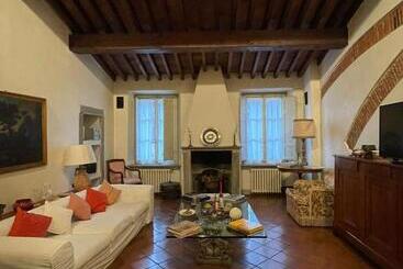 پانسیون Rooms   Casa San Bernardino   Lucca Historic Center Estateguard Group