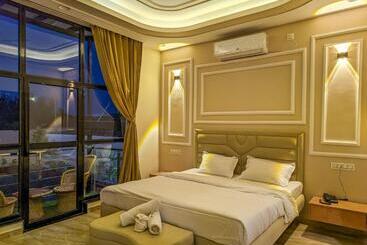 The Royal Rivera Resort