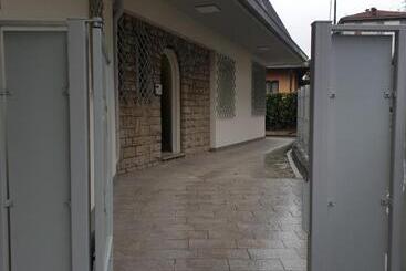 تختخواب و صبحانه Residence Villa Eli