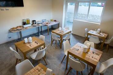 تختخواب و صبحانه Residence Villa Eli