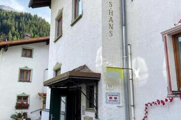 هتل Chalet Hans