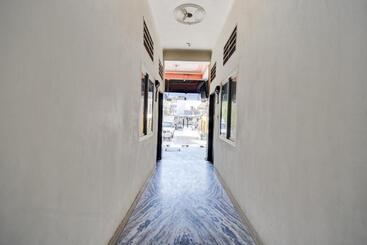 هتل Oyo Shree Ram Guest House