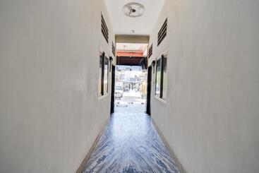 هتل Oyo Shree Ram Guest House