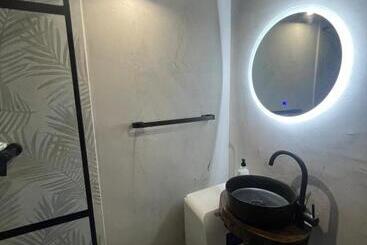 هتل Palms Lodge