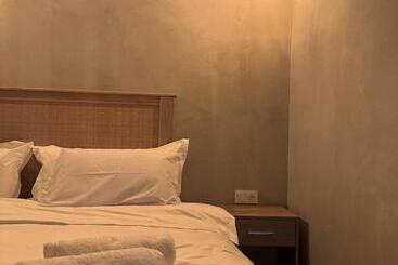 هتل Palms Lodge