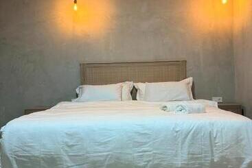 هتل Palms Lodge