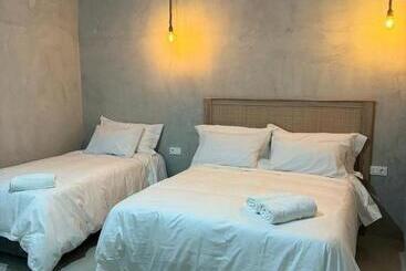 هتل Palms Lodge