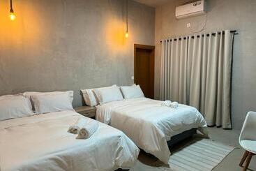هتل Palms Lodge