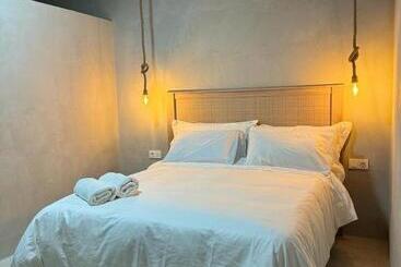 هتل Palms Lodge