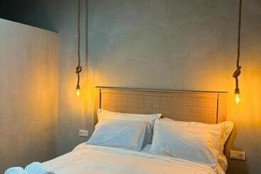 هتل Palms Lodge
