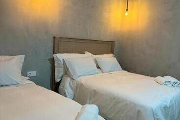 هتل Palms Lodge