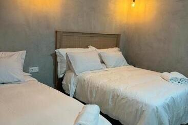 هتل Palms Lodge