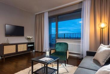 هتل The Tale Luxury Suites