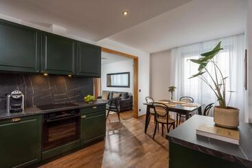 هتل The Tale Luxury Suites