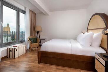 هتل The Tale Luxury Suites