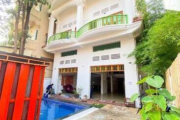 پانسیون Centro Guest House