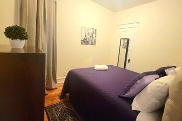 پانسیون Chateau De Woodlawn   Room I   La Tour Eiffel