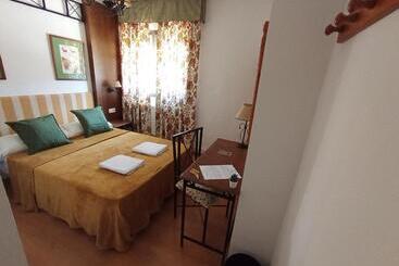 پانسیون Hostal Rural Alto Tajo Poveda