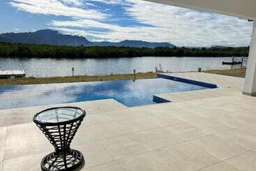 پانسیون Island Villa