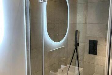 پانسیون Luxury Kingsize Room In London