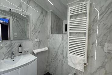 تختخواب و صبحانه Le Suite Piazza Nuova