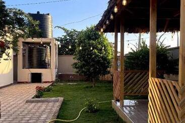 تختخواب و صبحانه Safi House