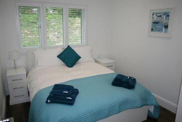 تختخواب و صبحانه The Cabin 2 Bedroom Property