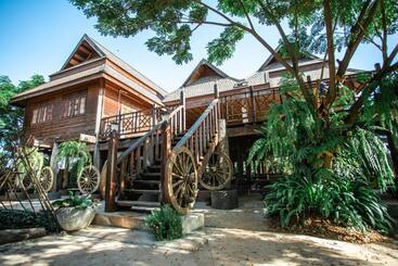 อีสานบ้านเฮาฟาร์ม Esan Banhao Farm