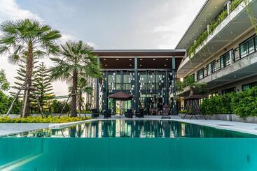هتل The River Palm Resort