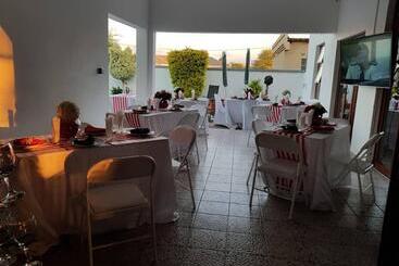 پانسیون Apelles Palace Guest House