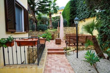 پانسیون Casita Garden&spa